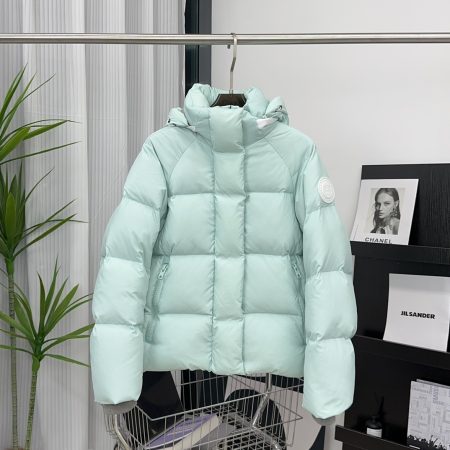 Guangzhou high-version CANADA GOOSE capsule series parka with down filling. Lightweight, warm, durable CORDURA fabric. Detachable hood, YKK zippers, multiple pockets. Colors: white, blue, pink, gray.