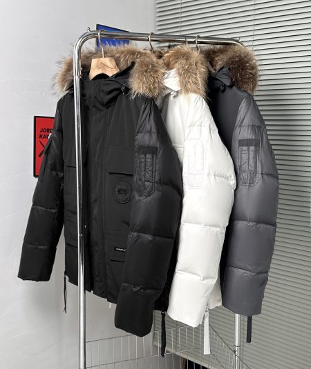 Guangzhou high-end version of Canada Goose Expedition parka, 2023 new style. Colors: black, dark gray (sizes XS-XL), white (XS, S, M). No pink available.