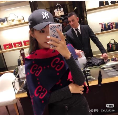 Gucci wool-silk scarf with redesigned GG pattern in light grey and pink. 37x190 cm. 90% wool, 10% silk. Italian design.