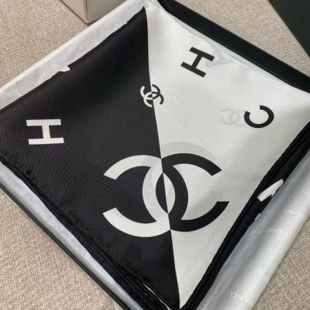 CHANEL black and white symmetrical scarf. Classic 100% silk, 90x90cm. Perfect for any occasion, a must-have for every wardrobe.