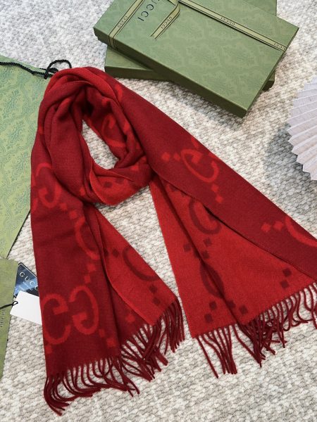 Gucci new double-sided cashmere scarf with large G pattern, 45x200cm, 100% cashmere, versatile unisex design.