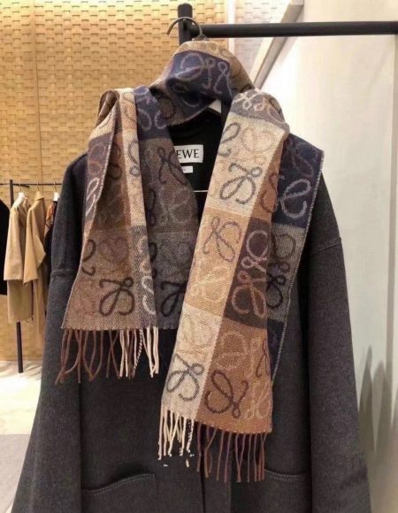 LOEWE 198 new scarf. Rare Spanish luxury item, classic logo design, 40x180cm.