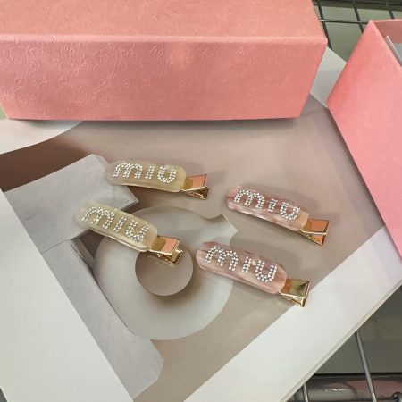 Miu Miu new hair clip, candy colors, simple and elegant, versatile.