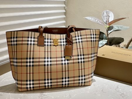 New Burberry Tote bag released, praised for its retro academic style and high practicality. Size: 34.