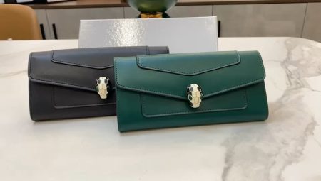 Bvlgari women's wallet, two-fold style, top grain leather, 1:1 quality, compact and spacious.