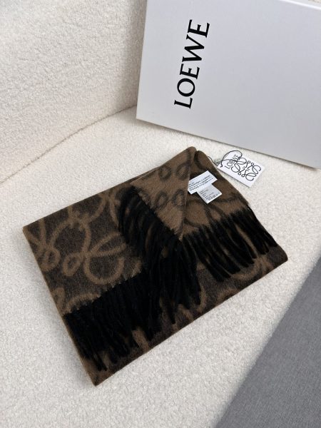 Loewe men's wool scarf, elegant unisex design, 100% wool, 30x180cm. Versatile for formal or casual wear.