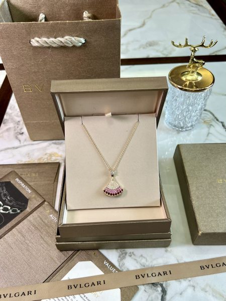 Bulgari pink full-drill skirt necklace, 48cm long, high-end custom, in stock.