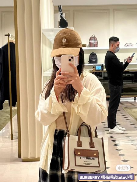 Stylish bag with preppy British flair, easy to maintain.