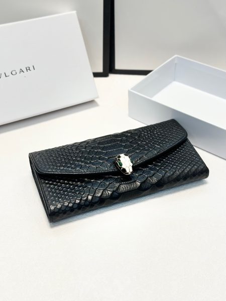 Black color, size 19x10, Bvlgari leather wallet, excellent quality, must-have for women.