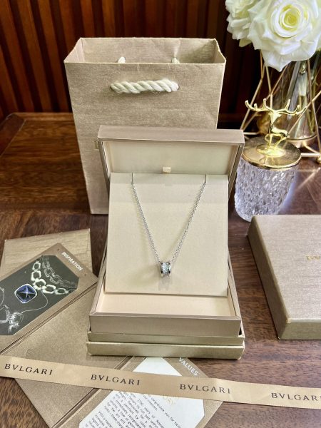 Bvlgari Small Waist Necklace Arrived! 1:1 precision, classic hot style, micro-concave waist, drilled honeycomb design. Complete logos, official clasp, K gold plating, high carbon diamond, top version.