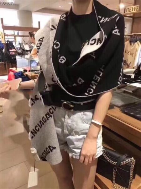 Balenciaga scarf: fashion, youth, black and white, 100% cashmere, logo jacquard, soft, autumn-winter new.