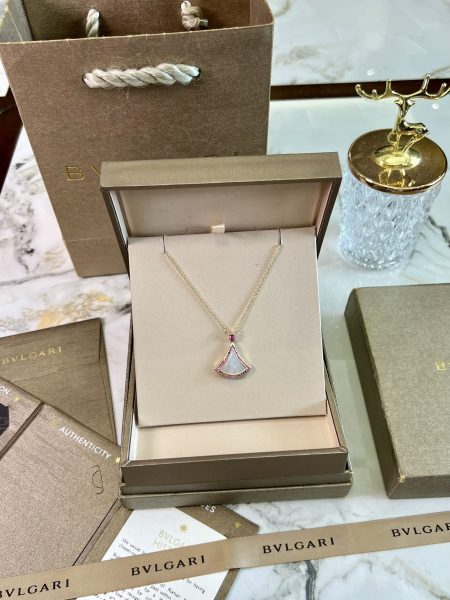 Bulgari Diva series skirt necklace, 46cm length, high-end custom, in stock.