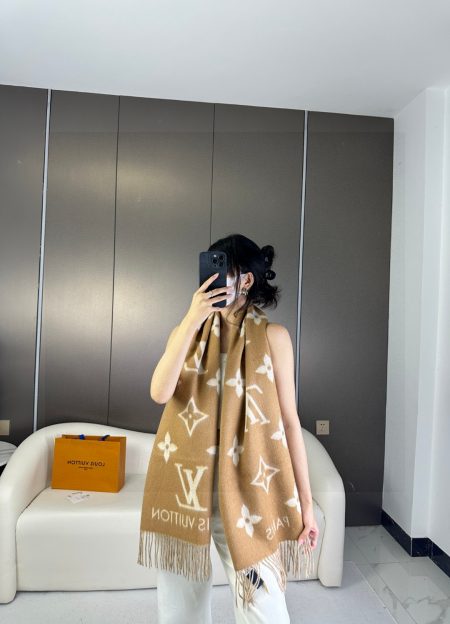 Lv Reykjavik double-sided cashmere scarf. 12 colors, 190x45cm. Soft, versatile as shawl. Two scarves in one, timeless design.