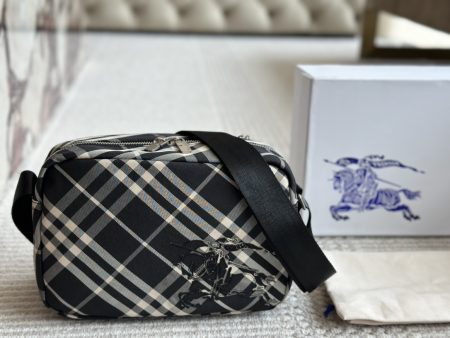 Burberry stylish camera bag in store. Perfect unisex gift, lightweight with two compartments. Dimensions: 25*12*18. Ideal for daily outings or travel.