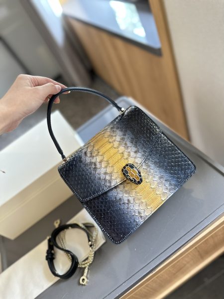 Genuine leather gift box. Size: 20x16cm. Bvlgari style. Original leather and hardware. High-quality cowhide with imported enamel clasp.