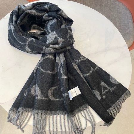 New Coach logo jacquard scarf, 97% wool, 3% cashmere, 195x53cm, reversible design, soft and comfortable.
