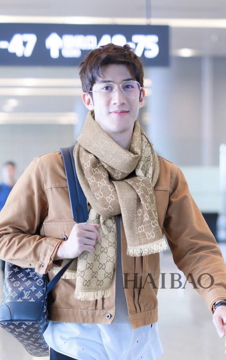 Gucci GG logo jacquard scarf, double-sided with solid color. Made from 100% imported linen wool, size 40x180cm. Ideal for gifts.