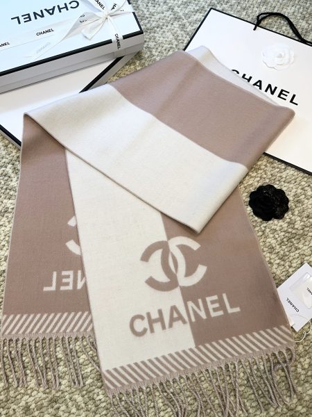 Chanel launches new two-tone jacquard scarf. Double-sided with contrasting colors and patterns. Made from 100% merino wool. Unisex design. Size: 184x34cm.