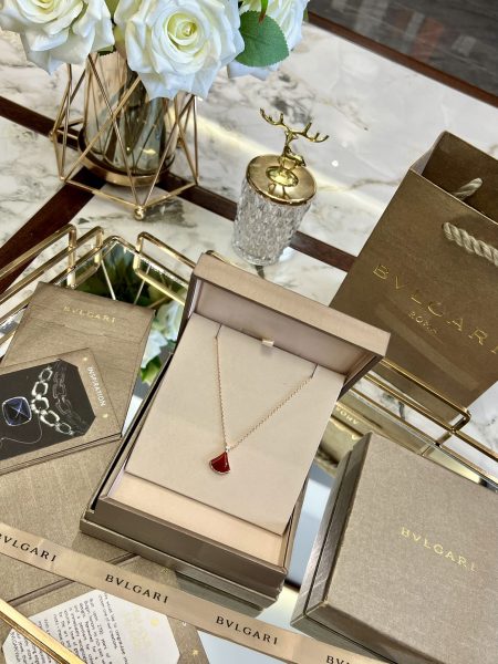 Bulgari Diva necklace with original clasp and engraving, 44cm length.