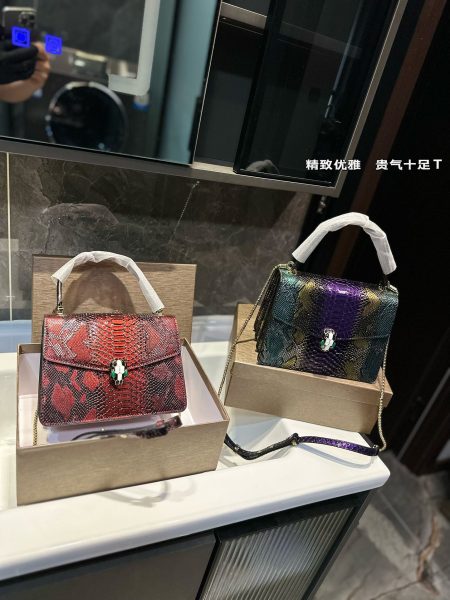 Bvlgari Serpenti bag continuously innovates with new colors and designs, maintaining a luxurious and exquisite presence in the handbag world. Size 21.15.