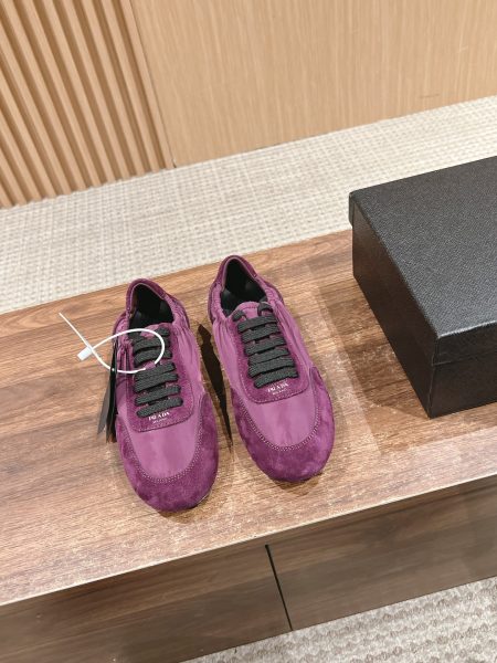 Top Prada women's sneakers: lightweight, comfortable design with suede upper, lambskin lining, and TPU sole. Available in white, sizes 35-41.