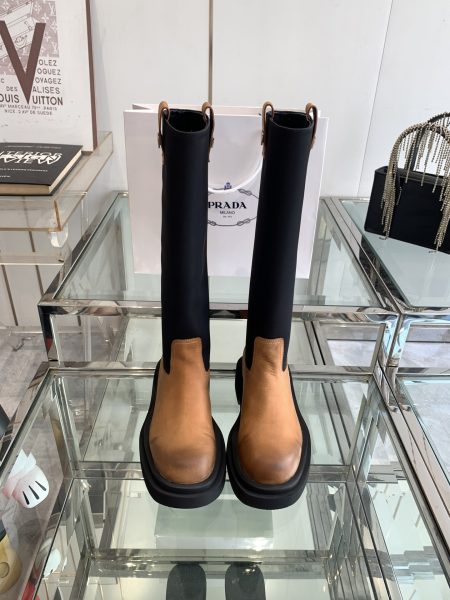 PRADA 24ss classic triangle slip-on boots. This winter's must-have explosive style. Stylish, slimming, elegant. Made from various imported materials. Sizes 35-41.