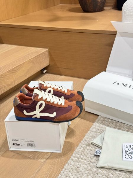 Factory price LOEWE Ballet Runner 2.0 upgraded sneakers, soft sole, wave texture outsole, leather lining, retro elegant design. Sizes 35-43.