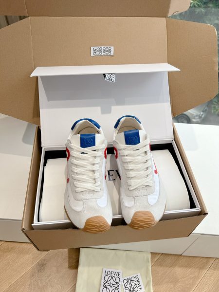 Loewe 2025 Paris Fashion Week Ballet Runner sneakers. Minimalist style, very versatile and comfortable. Made with imported suede leather upper, sheepskin lining, and original mold sole. Sizes 35-45.