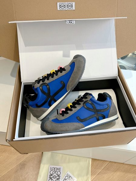 Loewe 2025 Paris Fashion Week ballet runner sneakers. Minimalist style, very versatile and comfortable. Made with imported suede leather upper, sheepskin lining, and original mold sole. Sizes 35-45.