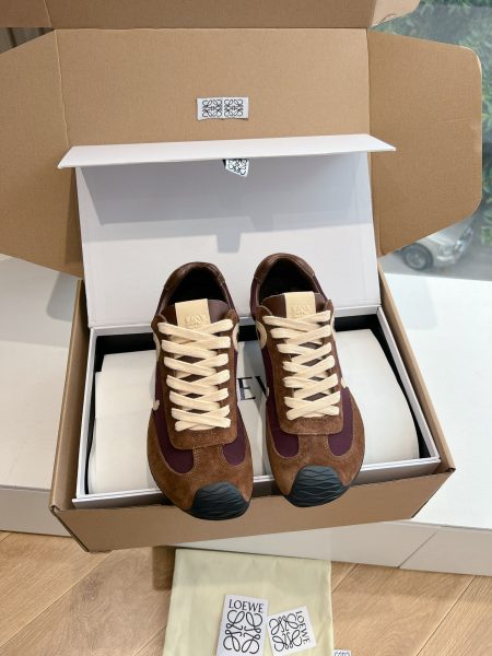 Loewe 2025 Paris Fashion Week ballet runner sneakers. Minimalist style, very versatile and comfortable. Made with imported suede leather upper, lambskin lining, and original mold sole. Sizes 35-45.