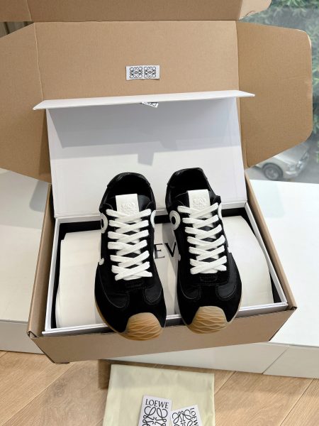 Loewe 2025 Paris Fashion Week ballet runner sneakers. Minimalist style, very versatile. Made with imported suede leather upper, sheepskin lining, and original mold sole. Sizes 35-45.