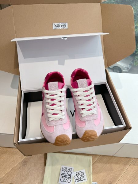 Loewe 2025 Paris Fashion Week ballet runner shoes. Minimalist style, very versatile. Made with imported suede leather upper, sheepskin lining, and original mold sole. Sizes 35-45.