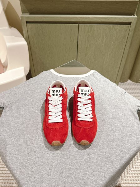 2024 SS MIUMIU latest leather retro training shoes, lace-up casual sneakers. Classic versatile item,牛皮 upper,羊皮 lining, flexible rubber sole. Sizes 35-40, full packaging.