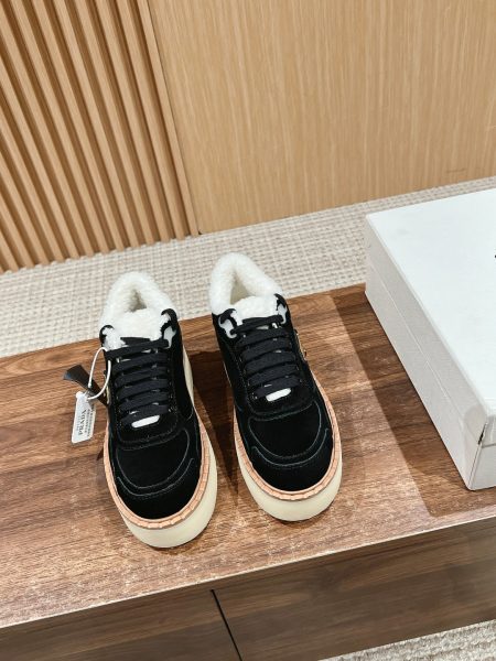 Prada autumn-winter new lace-up boots with triangular logo, two-tone leather and sheepskin, sizes 35-39.