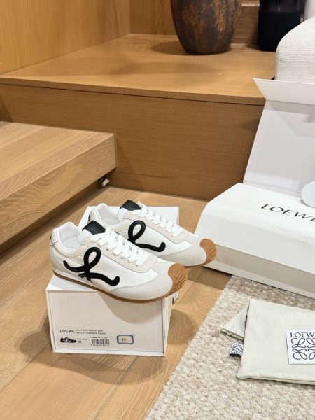 Factory price LOEWE Ballet Runner 2.0 upgraded sneakers, soft sole, wave texture outsole, leather lining, retro elegant design, sizes 35-43.