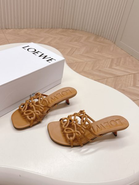 Loewe 25SS new sandals, simple elegant design. Calfskin upper, lambskin lining, Italian injected sole. Sizes 35-42.