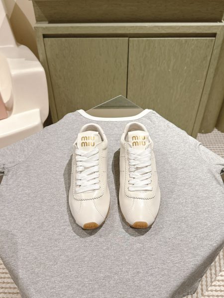 2024 SS MIUMIU latest leather retro training shoes, lace-up casual sneakers. Classic versatile item,牛皮 upper,羊皮 lining, flexible rubber sole. Sizes 35-40, full packaging.