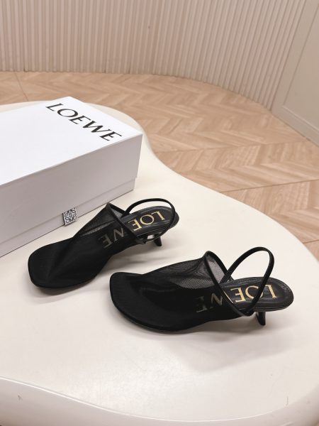 LOEWE 25SS summer limited ice silk sandals. Imported materials, 4.5cm heel, durable sole. Versatile wear, sheer aesthetic. Sizes 35-40. Highly recommended!