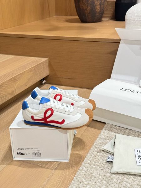 Factory price LOEWE Ballet Runner 2.0 upgraded sneakers, soft sole, wave texture outsole, leather lining, retro elegant design. Sizes 35-43.