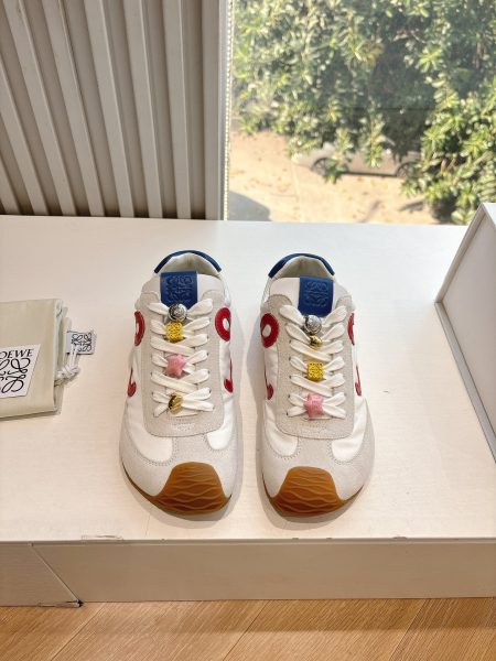 Loewe 2025 Paris Fashion Week ballet runner sneakers. Minimalist style, very versatile. Made with imported suede leather upper, sheepskin lining, and original mold sole. Sizes 35-45.