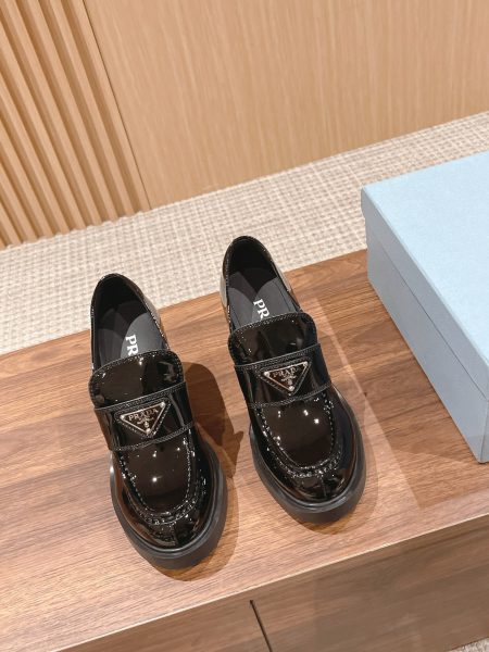Prada high-heat loafers with triangle logo. Imported leather, lambskin lining. Size 35-40. Chunky heel, comfortable, 7.5cm height increase.