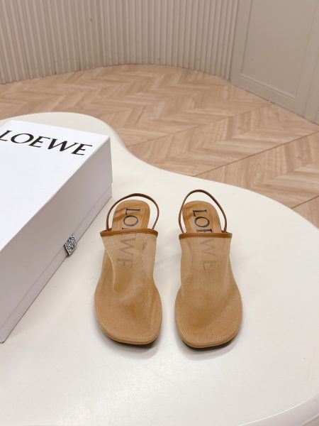 LOEWE 25SS summer limited ice silk sandals. Imported materials, 4.5cm heel, durable sole. Versatile wear, sheer aesthetic. Sizes 35-40. Highly recommended!