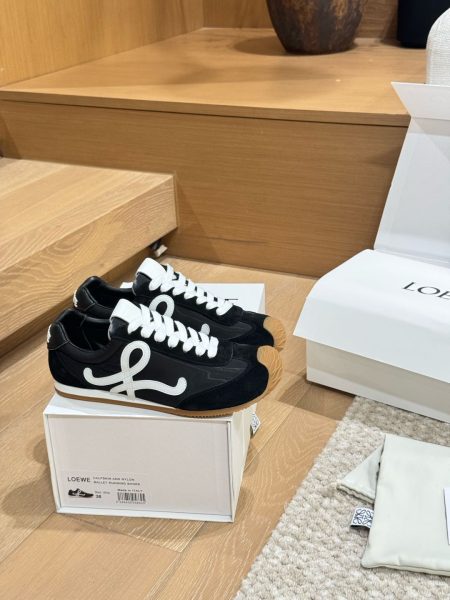 Factory price LOEWE Ballet Runner 2.0 upgraded sneakers, soft sole, wave texture outsole, leather lining, retro elegant design. Sizes 35-43.