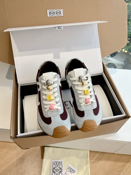 Loewe 2025 Paris Fashion Week Ballet Runner sneakers. Minimalist style, very versatile and comfortable. Made with imported sanded calfskin upper, lambskin lining, and original molded sole. Sizes 35-45.