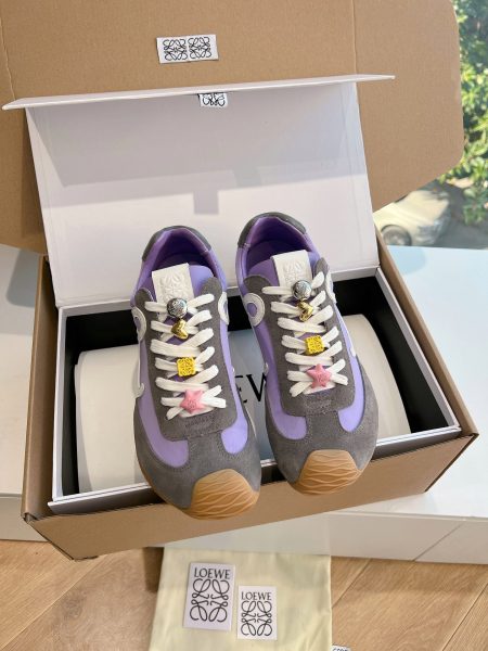 Loewe 2025 Paris Fashion Week ballet runner sneakers. Minimalist style, very versatile and comfortable. Made with imported suede leather upper, sheepskin lining, and original mold sole. Sizes 35-45.