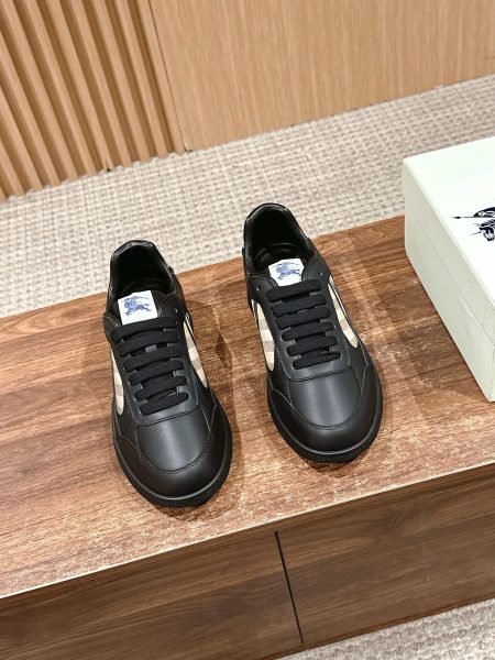 Top Burberry version: Classic checkered sneakers with knight blue anti-slip sole. Made in Italy with cotton blend and calfskin. Features equestrian knight logo and leather insole. Available in women's sizes 35-40, men's 39-44.