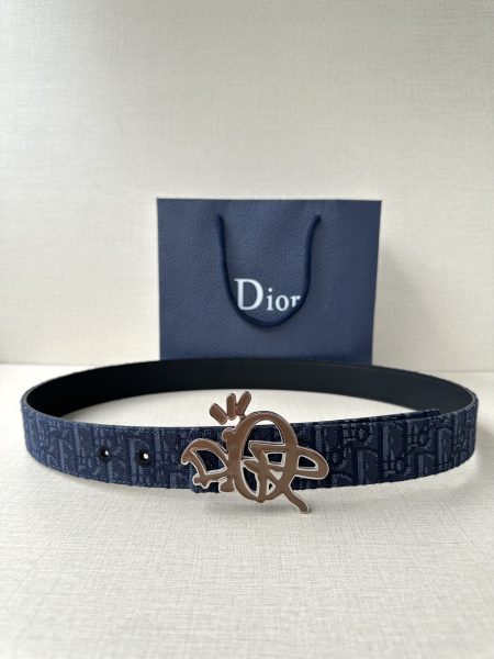 Belt buckle with Oblique Cosmo pattern in gold/white stainless steel. Fits 35mm belts for elegant styling.