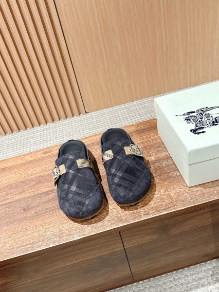 Top version Burberry men's Birkestock sandals. Italian cowhide, breathable lining, high-quality拼接 complex craftsmanship. Sizes 39-44.