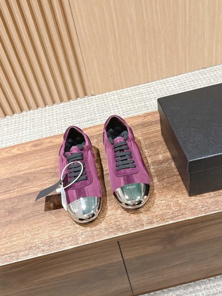 Prada new metal toe low-profile training shoes. Upper: suede/fabric/plating. Lining: lambskin. Sole: TPU. Sizes 35-41. Lightweight, comfortable, stylish.