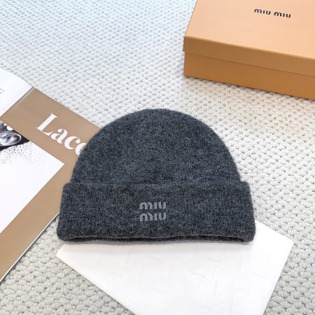 Miu Miu new knit hats, high elasticity, classic colors, unisex design.